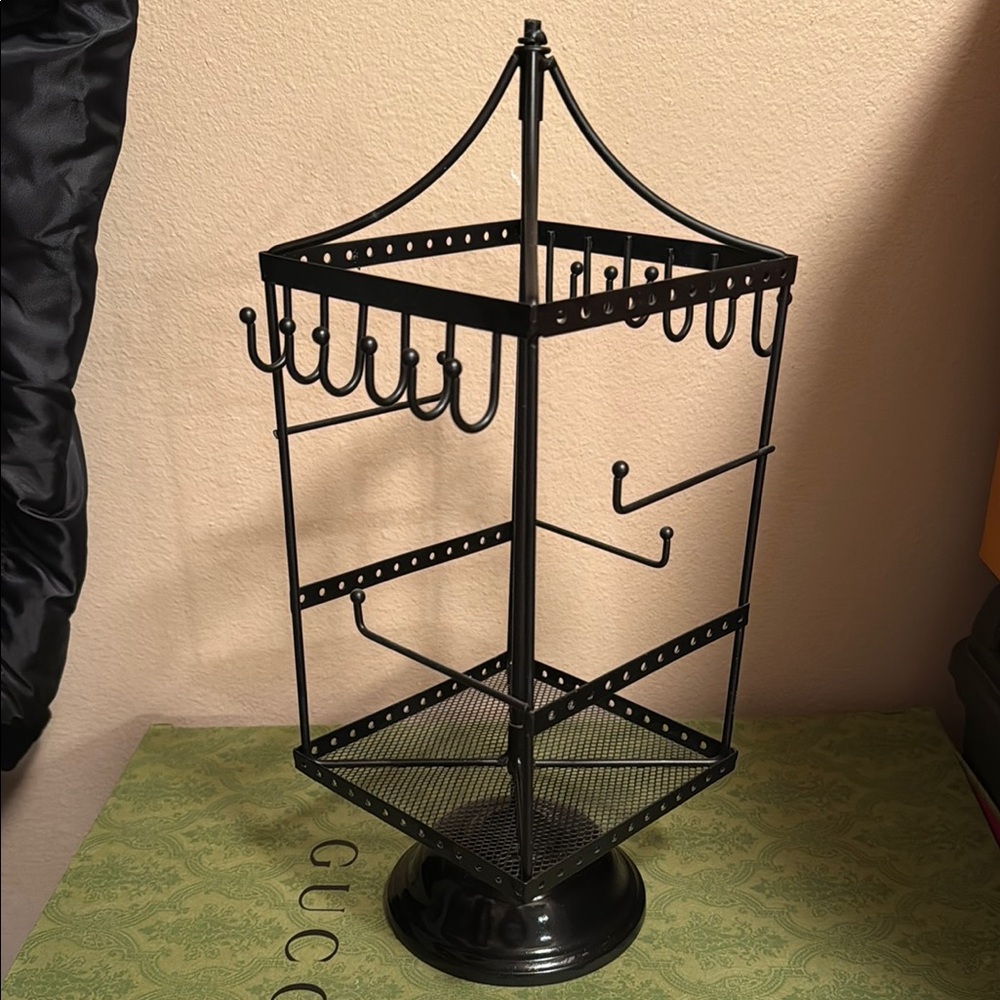 Black Metal Jewelry Organizer